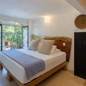 casa-lucas.hotelspuertovallarta.org/
